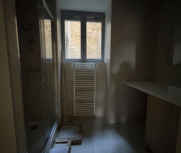 Location Appartement 3 pièces 69m² CHARLIEU 42190 - Photo 2