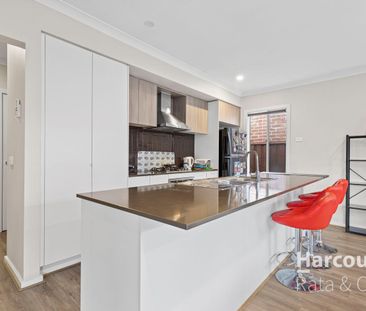 Stunning and Modern 3-Bedroom Home in Heart of Mickleham! - Photo 4