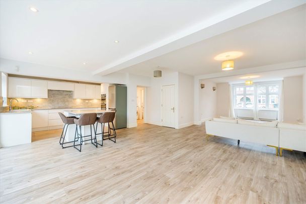 Chelwood Gardens, TW9 4JQ, Kew - Photo 1