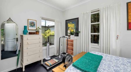 Cute Cottage Close To Town - Photo 2