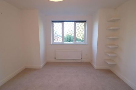 4 bedroom detached house to rent - Photo 3