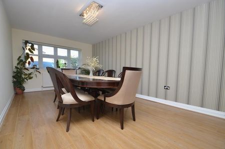 5 bedroom house - detached - Photo 4