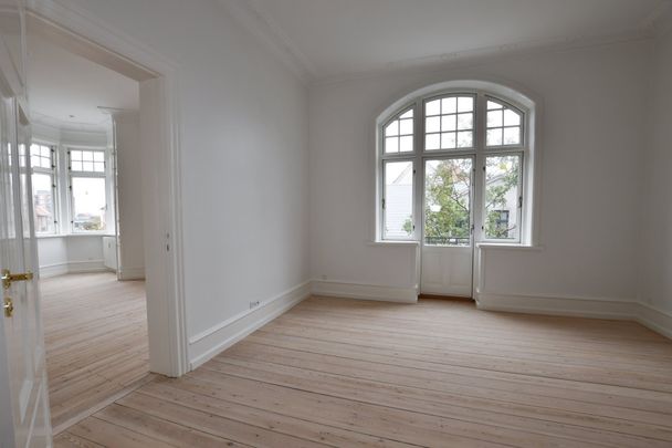 Stor 5-værelses i smuk hjørneejendom i midtbyen - Photo 1