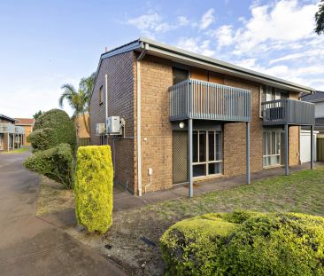 Updated Spacious Townhouse close to Amenities - Photo 6