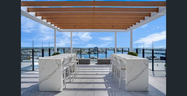 Luxury city living in the heart of Newcastle! - Photo 1