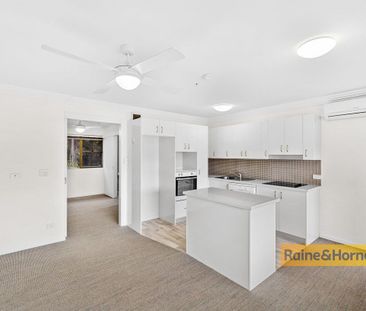 ATTENTION OVER 65'S - 1 BEDROOM UNIT IN PENINSULA VILLAGE - Photo 2