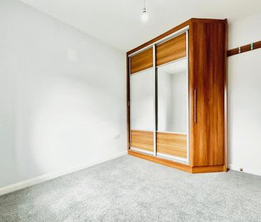 3 bedroom end of terrace house to rent - Photo 2