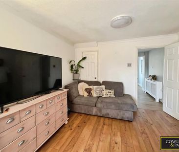 St Cleres Crescent, Wickford, Essex - Photo 2