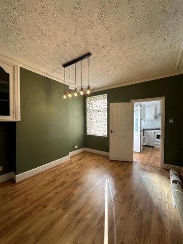 2 bedroom end of terrace house to rent - Photo 5