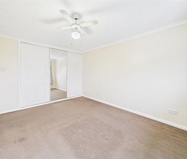 3 bedroom Semi-detached house to rent - Photo 6