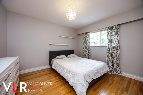 House in North Vancouver, BC - Photo 1