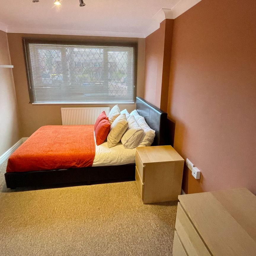 Pinefields Close - Photo 1