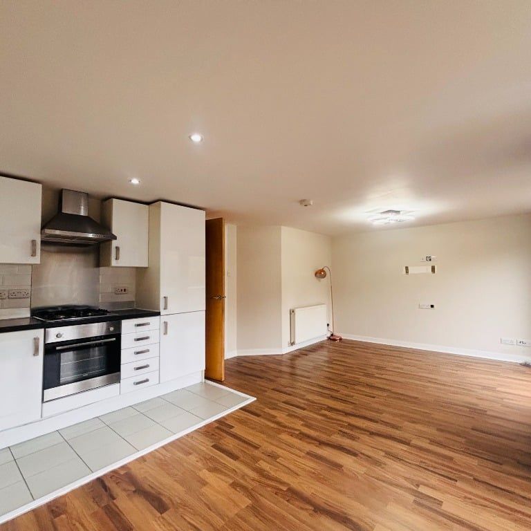 Lochburn Gardens, 2/1, Glasgow, Maryhill, G20 0SL - Photo 1