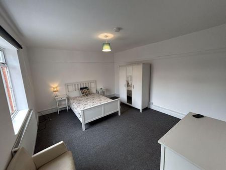 1 bedroom in a house share to rent - Photo 3