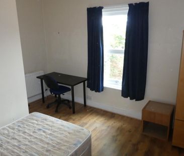 8 bedroom semi-detached house to rent - Photo 5