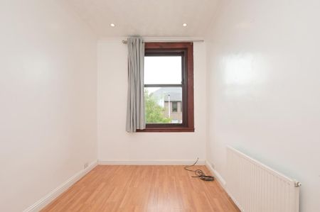 3 bedroom flat to rent - Photo 4