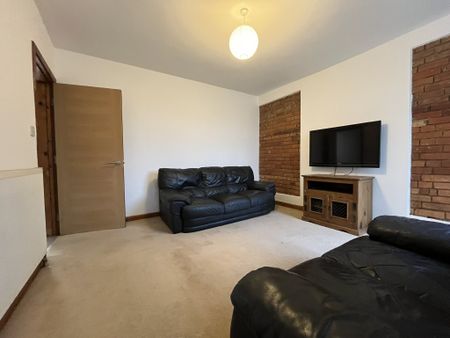 4 bed terraced house to rent in Stewart Road, Charminster, BH8 - Photo 3