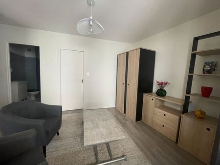 Location Appartement 1 pièce 28m² - Photo 3