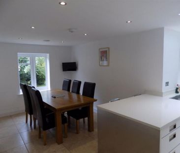 3 bedroom flat to rent - Photo 4