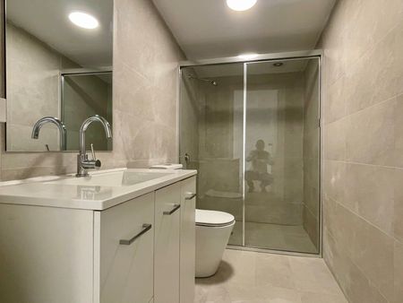 Updated 2 bedroom terrace in a wonderful location - Photo 5