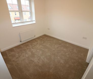 3 bedroom end of terrace house to rent - Photo 3