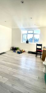 Woodside Park Road, North Finchley, London, N12 8RT - Photo 4