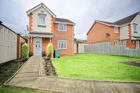 3-Bed Detached House to Let on St. Michaels Close, Preston - Photo 3