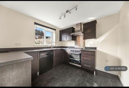4 bedroom detached house to rent - Photo 3