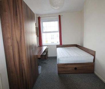 5 bedroom flat to rent - Photo 4