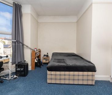 3 bedroom flat to rent - Photo 5