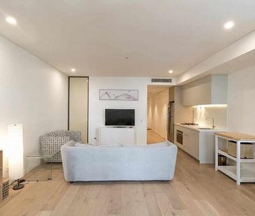 Oversized Designer Studio with Sunroom in the Heart of St Leonards - Photo 2
