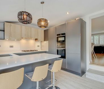 4 bedroom semi-detached house to rent - Photo 5