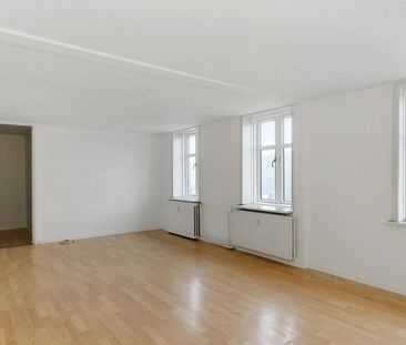 Rummelig 3-værelses lejlighed beliggende i Aalborg centrum - Photo 3