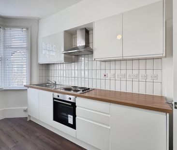 Hainault Avenue, Westcliff-On-Sea - Photo 4