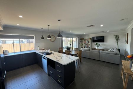 4 BEDROOM HOME IN SANCTUARY PARK! - Photo 3