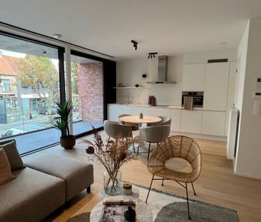 Appartement te huur in Veurne voor € 700 met 1 slaapkamer - Photo 2