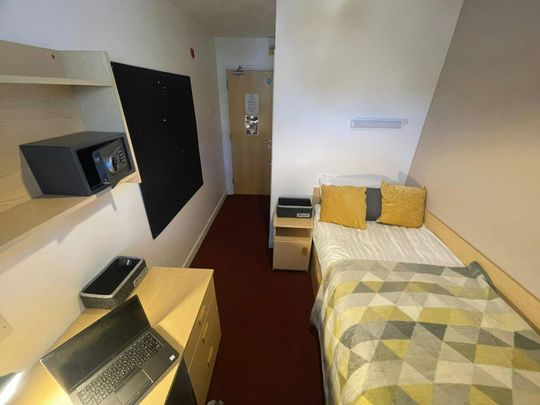 House share to rent on - Photo 1