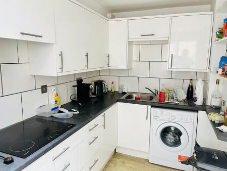 2 bedroom flat to rent - Photo 4
