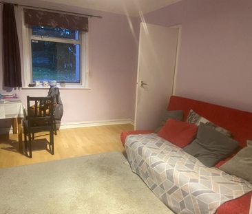 3 Bed Terraced House, Ilminster Avenue, BS4 - Photo 1