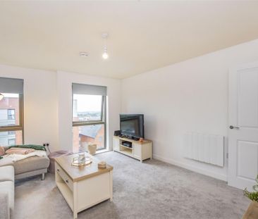 1 bed Flat To Let - Photo 3