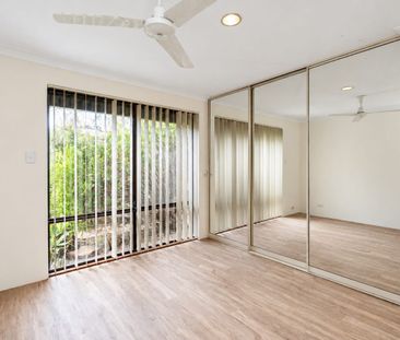 FRESHENED UP, NEW FLOORS AND RE-PAINTED THROUGHOUT - Photo 6