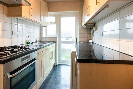 3 bedroom terraced house to rent - Photo 5