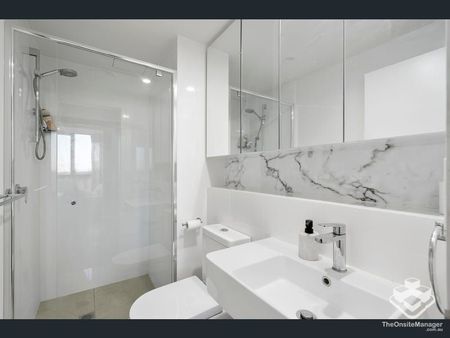 Large 2 Bedroom and 2 Bathroom. Fully Furnished - Photo 4