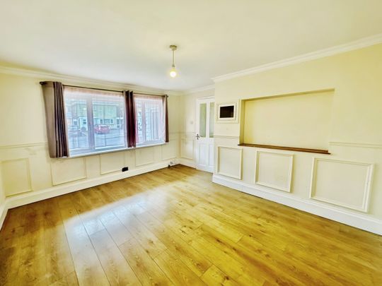 Three-Bedrooms Terraced House - Photo 1