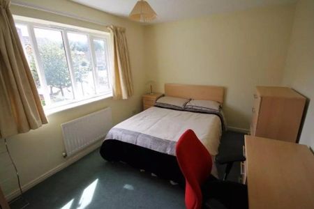 6 bedroom detached house to rent - Photo 3