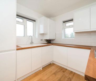 2 bedroom maisonette to rent - Photo 2