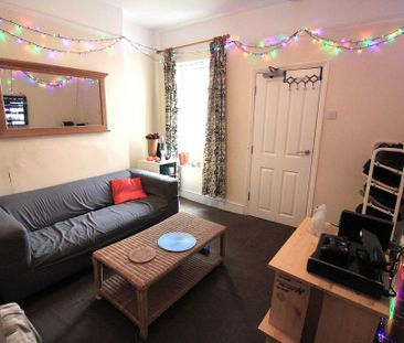 4 bedroom terraced house to rent - Photo 5