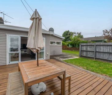 Central Paraparaumu Living Just Minutes from the Beach - Photo 4