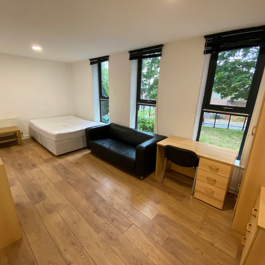 Flat 2, Westmount, LS2 9NZ, Leeds - Photo 1