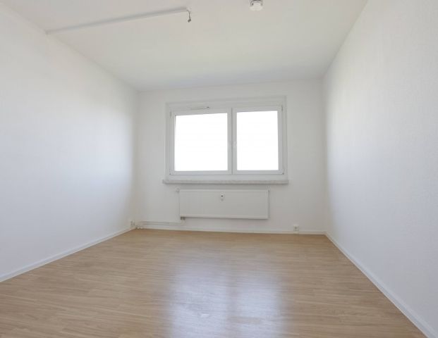 2 Zimmer, großer sonniger Balkon und Tageslichtküche - Foto 1